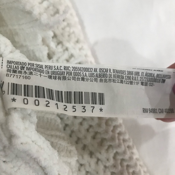 Forever 21 Knit cropped white sweater size small - Picture 6 of 6